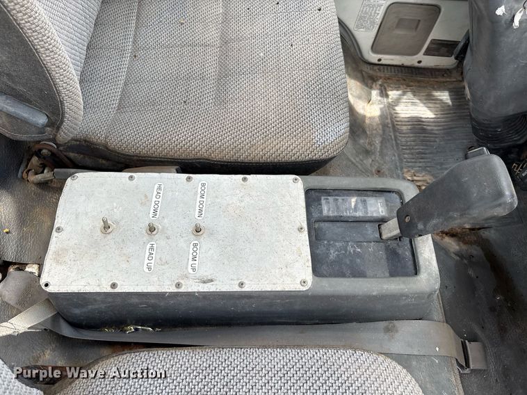 image for item EL2150 1995 Isuzu NPR vacuum truck