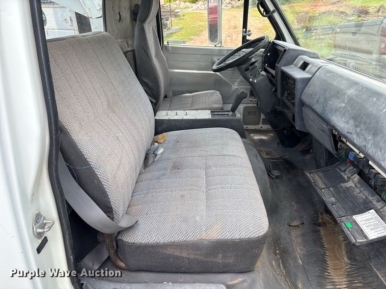 image for item EL2150 1995 Isuzu NPR vacuum truck