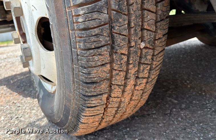 image for item EL2150 1995 Isuzu NPR vacuum truck