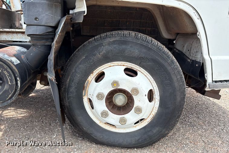 image for item EL2150 1995 Isuzu NPR vacuum truck