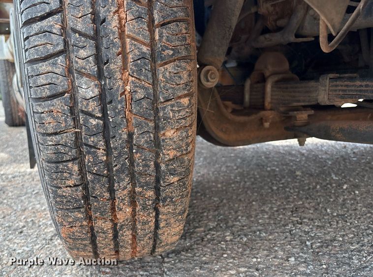 image for item EL2150 1995 Isuzu NPR vacuum truck