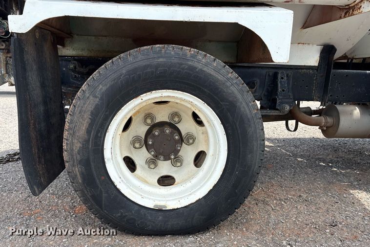 image for item EL2150 1995 Isuzu NPR vacuum truck