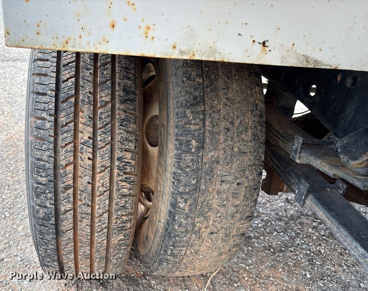 image for item EL2150 1995 Isuzu NPR vacuum truck