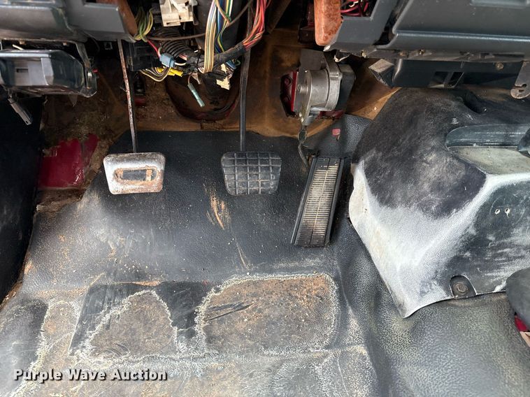 image for item EL2151 2000 Chevrolet C7500 Crew Cab dump flatbed truck