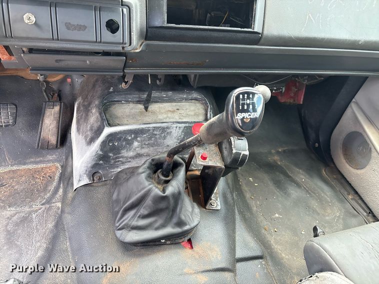 image for item EL2151 2000 Chevrolet C7500 Crew Cab dump flatbed truck