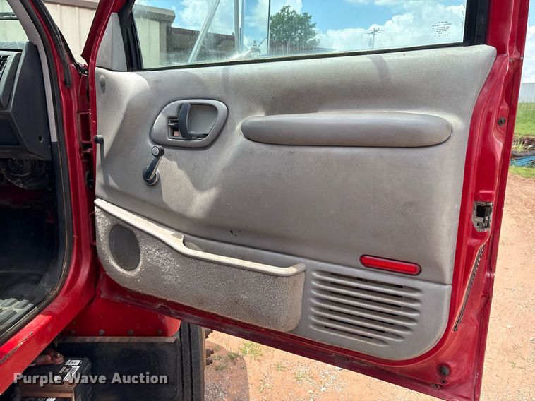 image for item EL2151 2000 Chevrolet C7500 Crew Cab dump flatbed truck