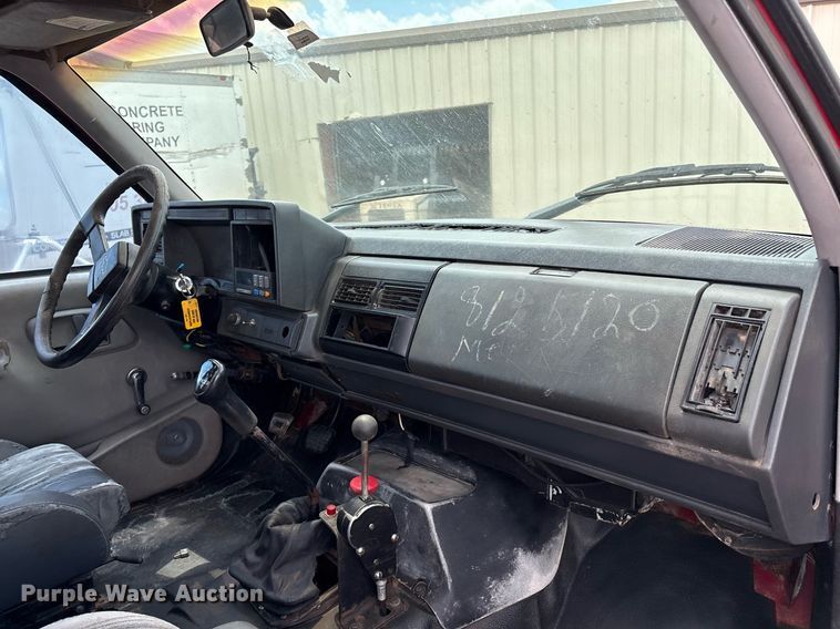 image for item EL2151 2000 Chevrolet C7500 Crew Cab dump flatbed truck