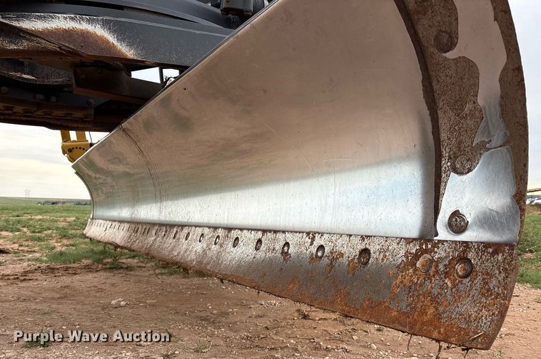 image for item EL2157 2013 John Deere 772G motor grader