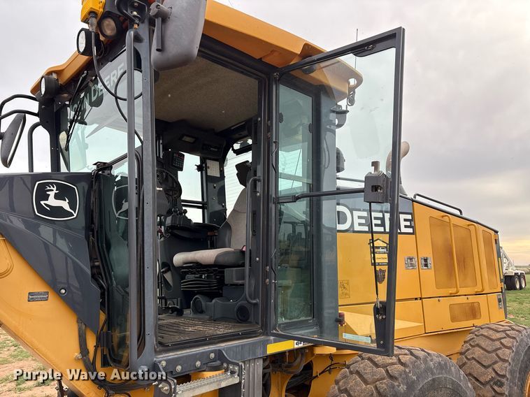 image for item EL2157 2013 John Deere 772G motor grader