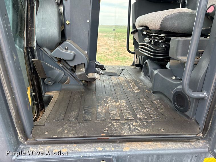 image for item EL2157 2013 John Deere 772G motor grader