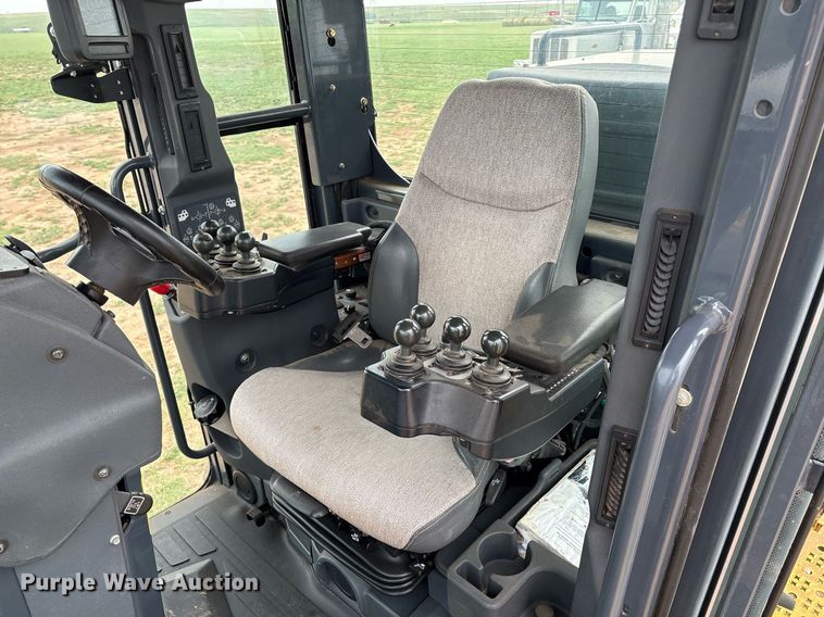 image for item EL2157 2013 John Deere 772G motor grader