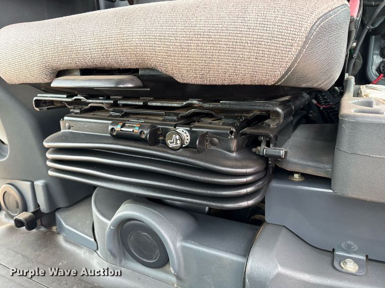 image for item EL2157 2013 John Deere 772G motor grader