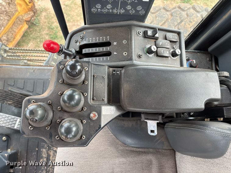 image for item EL2157 2013 John Deere 772G motor grader