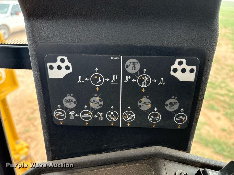 image for item EL2157 2013 John Deere 772G motor grader