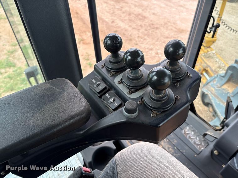 image for item EL2157 2013 John Deere 772G motor grader