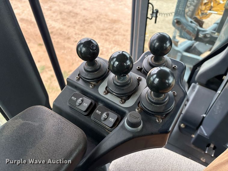 image for item EL2157 2013 John Deere 772G motor grader