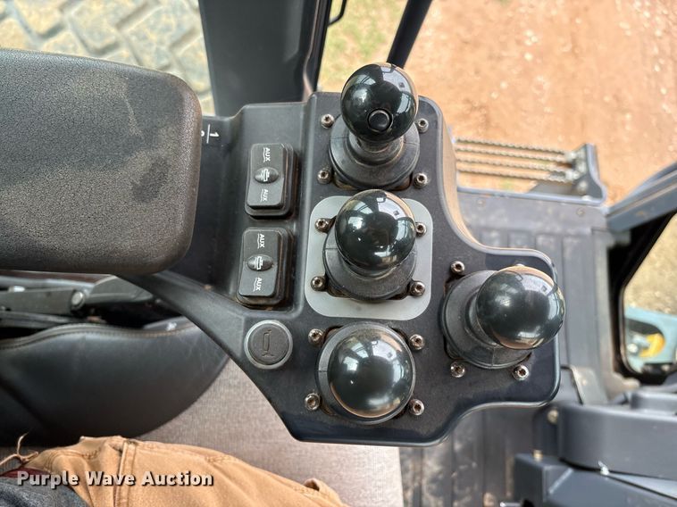 image for item EL2157 2013 John Deere 772G motor grader