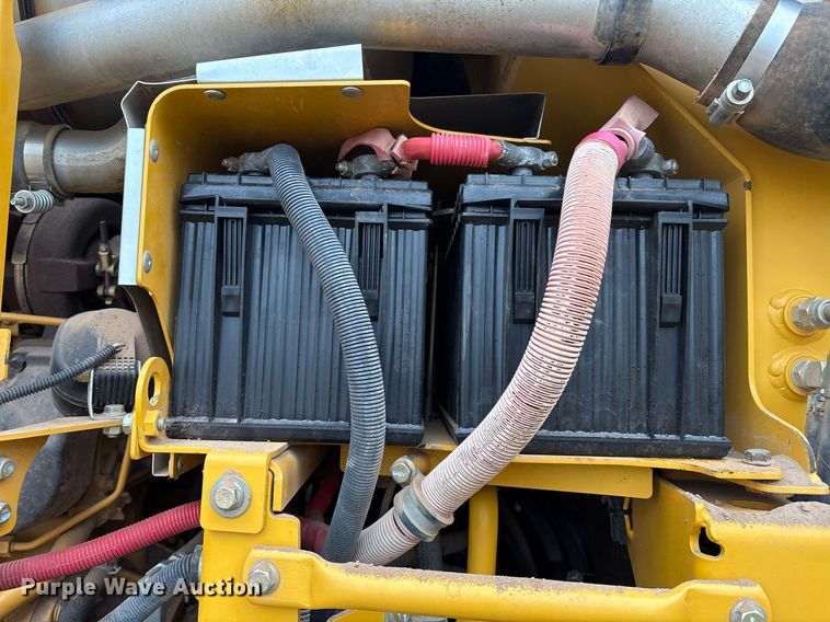 image for item EL2157 2013 John Deere 772G motor grader