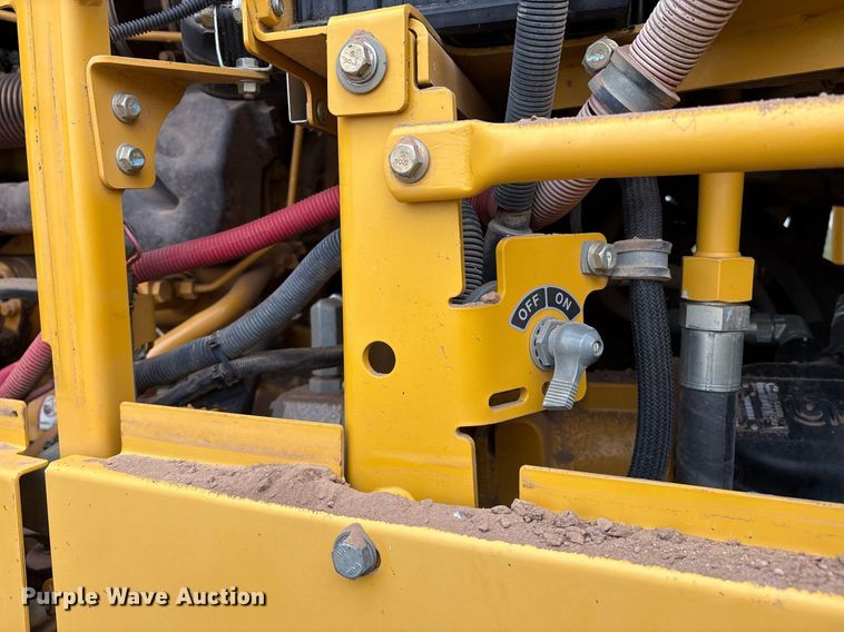 image for item EL2157 2013 John Deere 772G motor grader