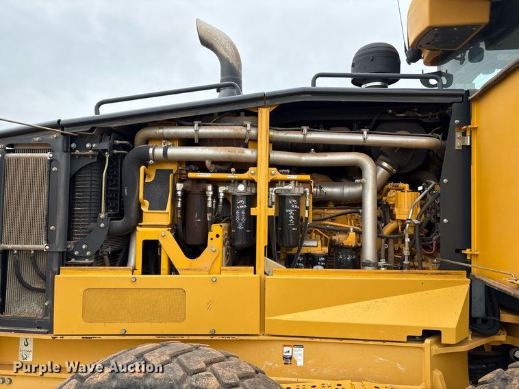 image for item EL2157 2013 John Deere 772G motor grader