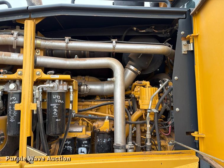 image for item EL2157 2013 John Deere 772G motor grader