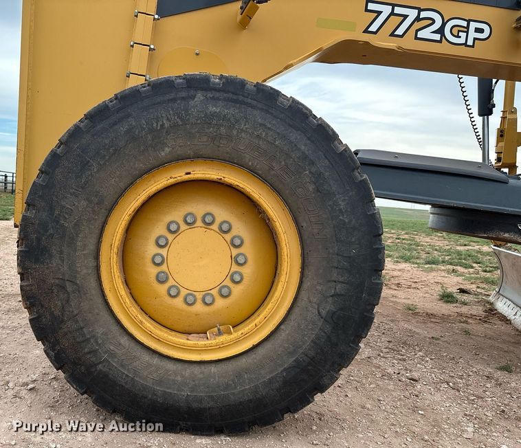 image for item EL2157 2013 John Deere 772G motor grader