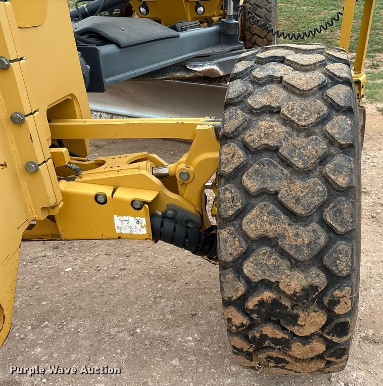 image for item EL2157 2013 John Deere 772G motor grader