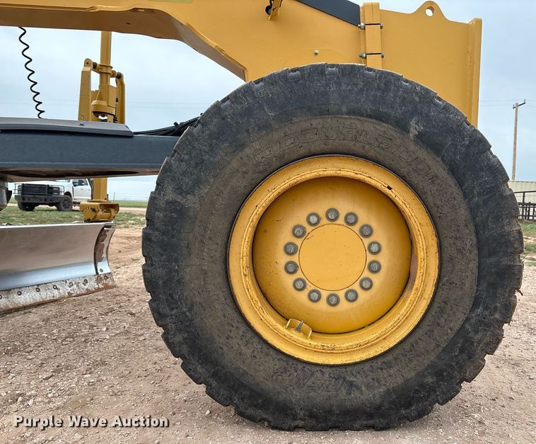 image for item EL2157 2013 John Deere 772G motor grader