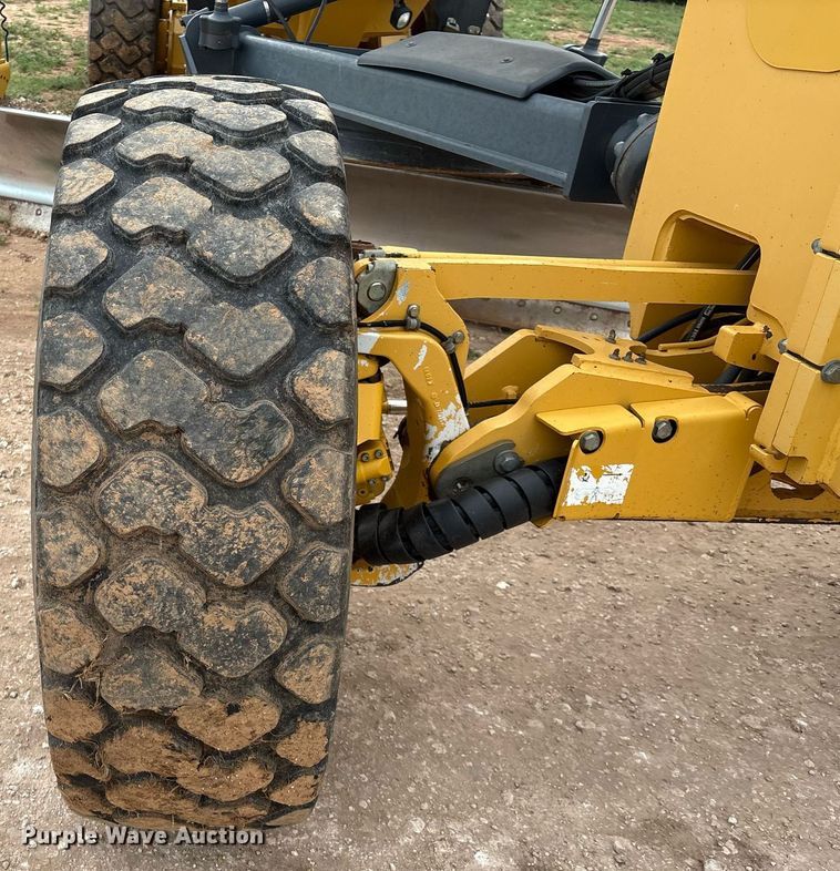 image for item EL2157 2013 John Deere 772G motor grader