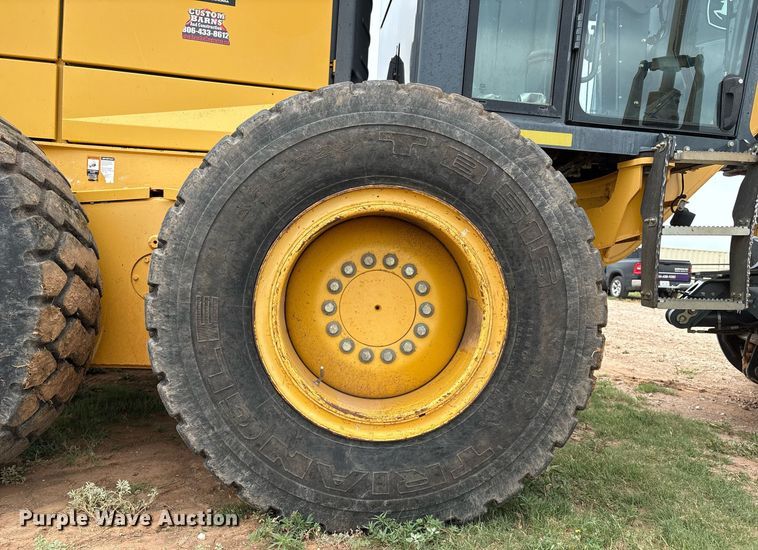 image for item EL2157 2013 John Deere 772G motor grader