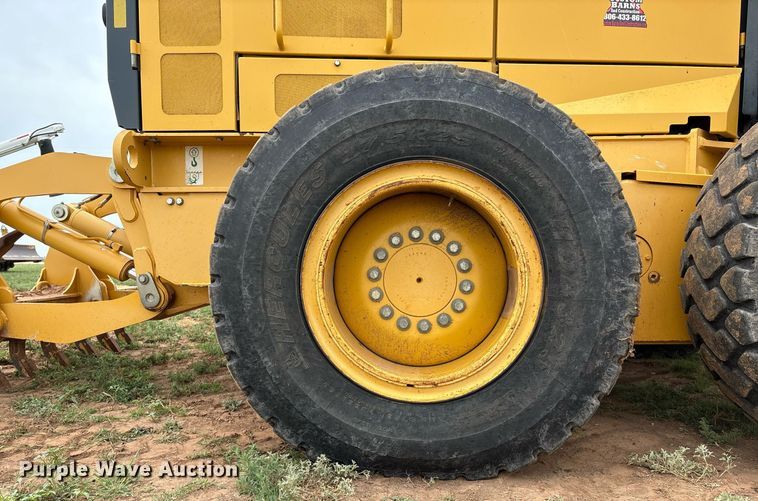 image for item EL2157 2013 John Deere 772G motor grader