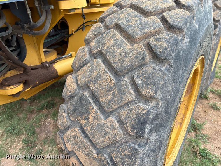 image for item EL2157 2013 John Deere 772G motor grader