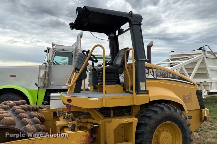 image for item EL2158 2005 Caterpillar CP433E single drum vibratory roller