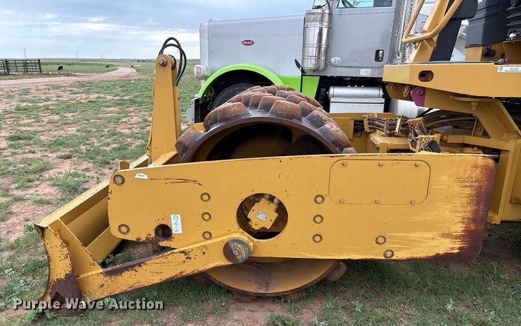 image for item EL2158 2005 Caterpillar CP433E single drum vibratory roller