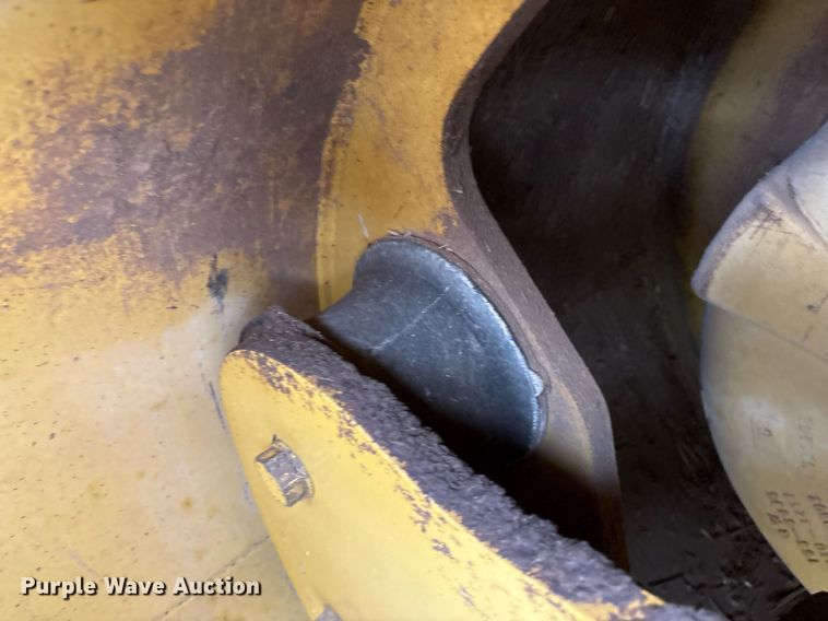 image for item EL2158 2005 Caterpillar CP433E single drum vibratory roller