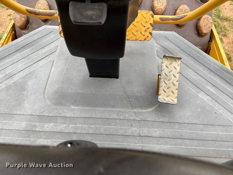 image for item EL2158 2005 Caterpillar CP433E single drum vibratory roller