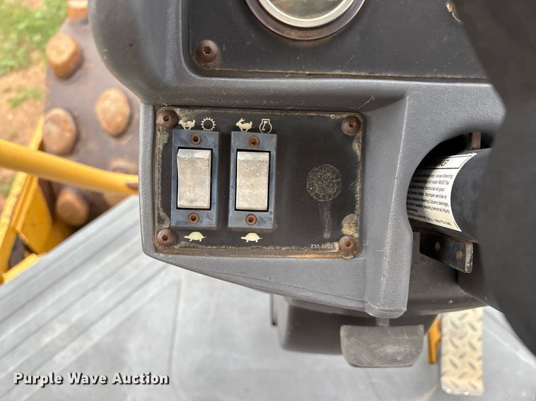 image for item EL2158 2005 Caterpillar CP433E single drum vibratory roller