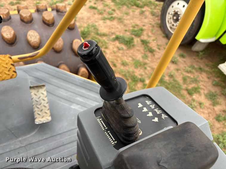 image for item EL2158 2005 Caterpillar CP433E single drum vibratory roller