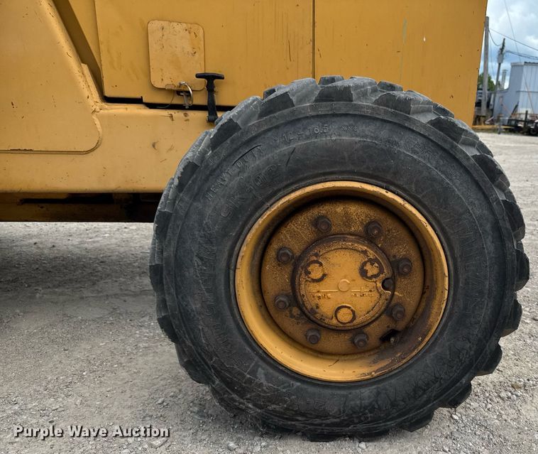 image for item EM2103 Ford 455D landscape tractor