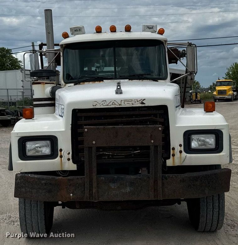 image for item EM2104 2000 Mack RD688S roll-off container truck