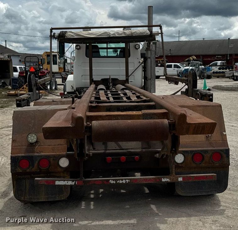 image for item EM2104 2000 Mack RD688S roll-off container truck