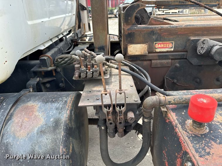 image for item EM2104 2000 Mack RD688S roll-off container truck