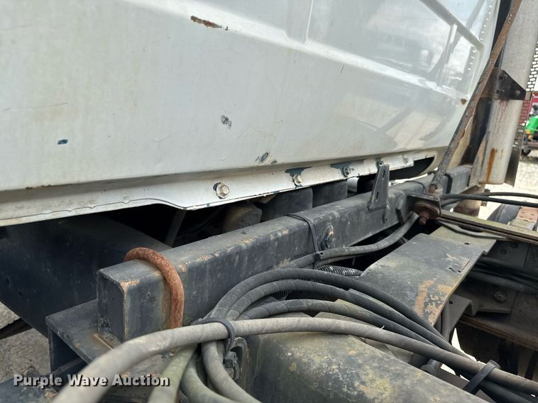 image for item EM2104 2000 Mack RD688S roll-off container truck