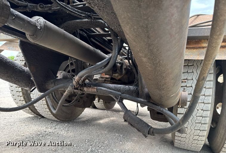 image for item EM2104 2000 Mack RD688S roll-off container truck