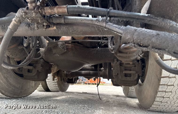 image for item EM2104 2000 Mack RD688S roll-off container truck