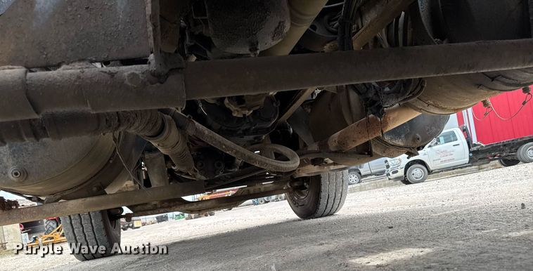 image for item EM2104 2000 Mack RD688S roll-off container truck