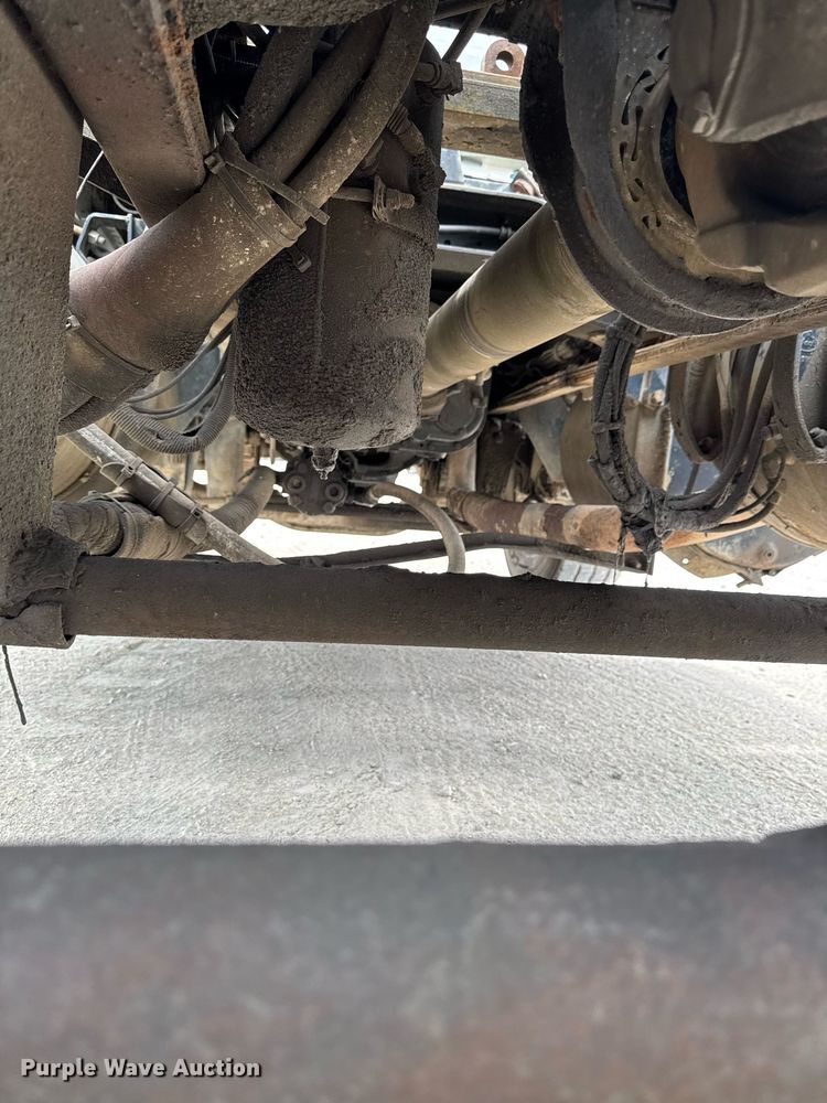 image for item EM2104 2000 Mack RD688S roll-off container truck