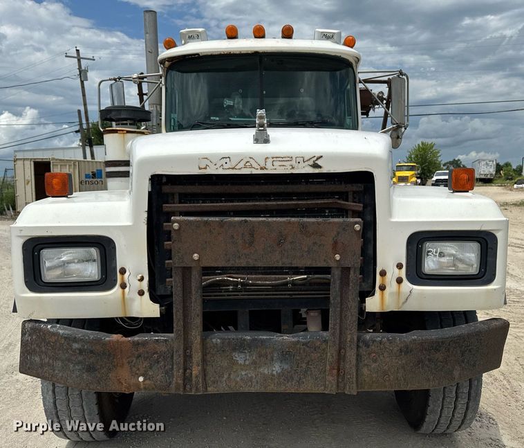 image for item EM2104 2000 Mack RD688S roll-off container truck