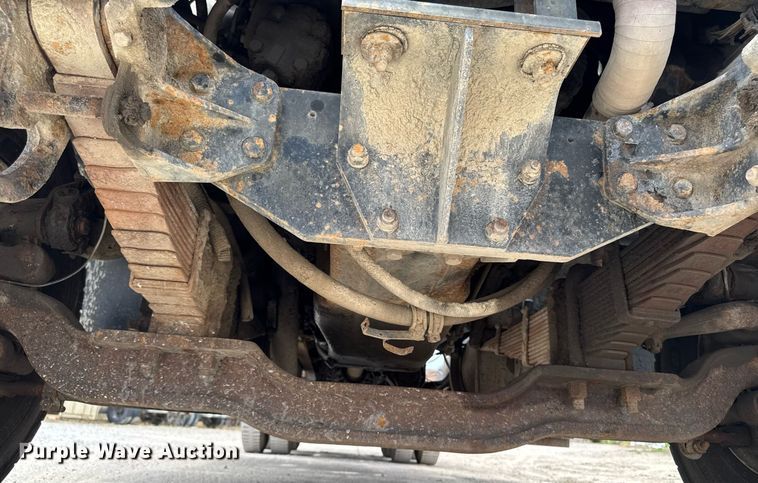 image for item EM2104 2000 Mack RD688S roll-off container truck