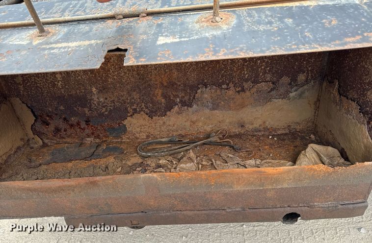 image for item EM2104 2000 Mack RD688S roll-off container truck